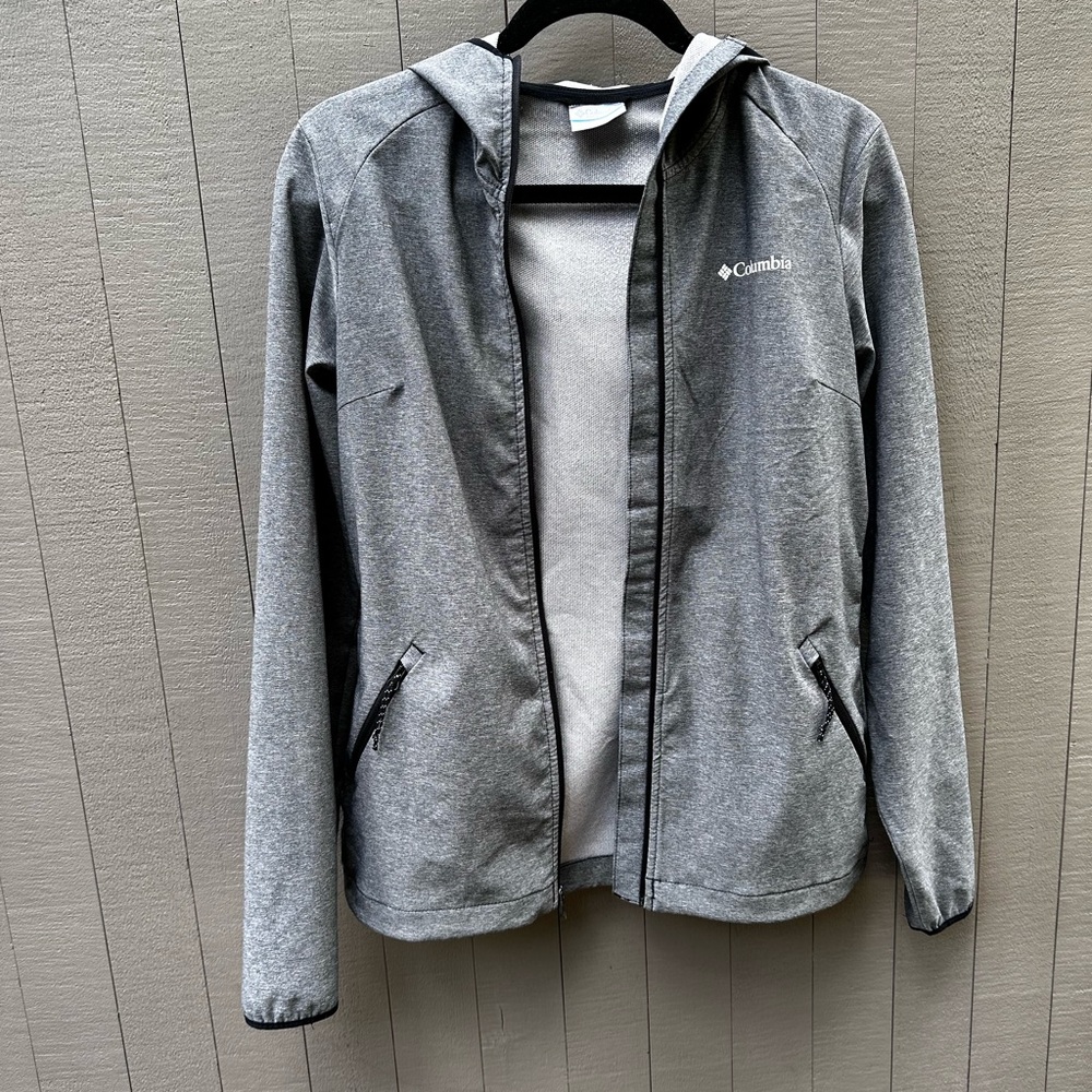 Columbia women’s Heather Canyon hooded running jacket. Charcoal heather. Size S